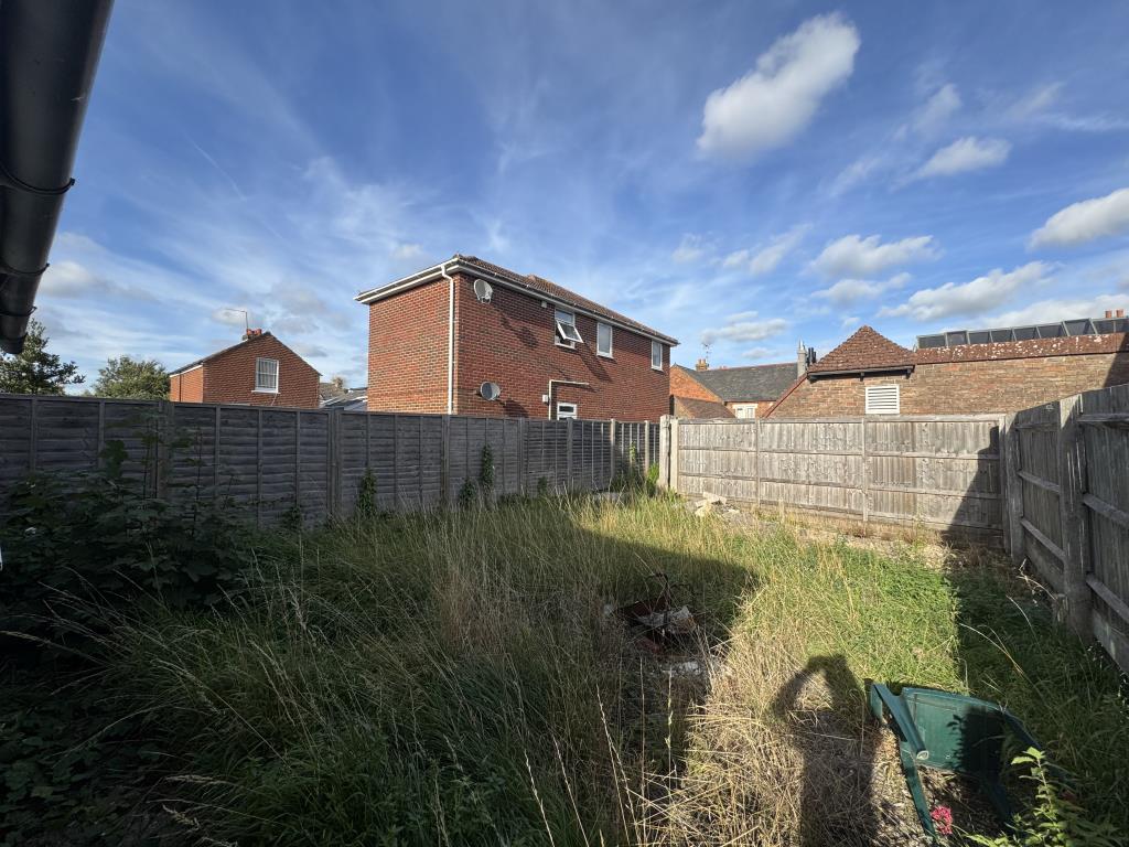 Lot: 58 - FREEHOLD TAKEAWAY UNIT WITH TWO-BEDROOM LIVING ACCOMMODATION - Rear Garden